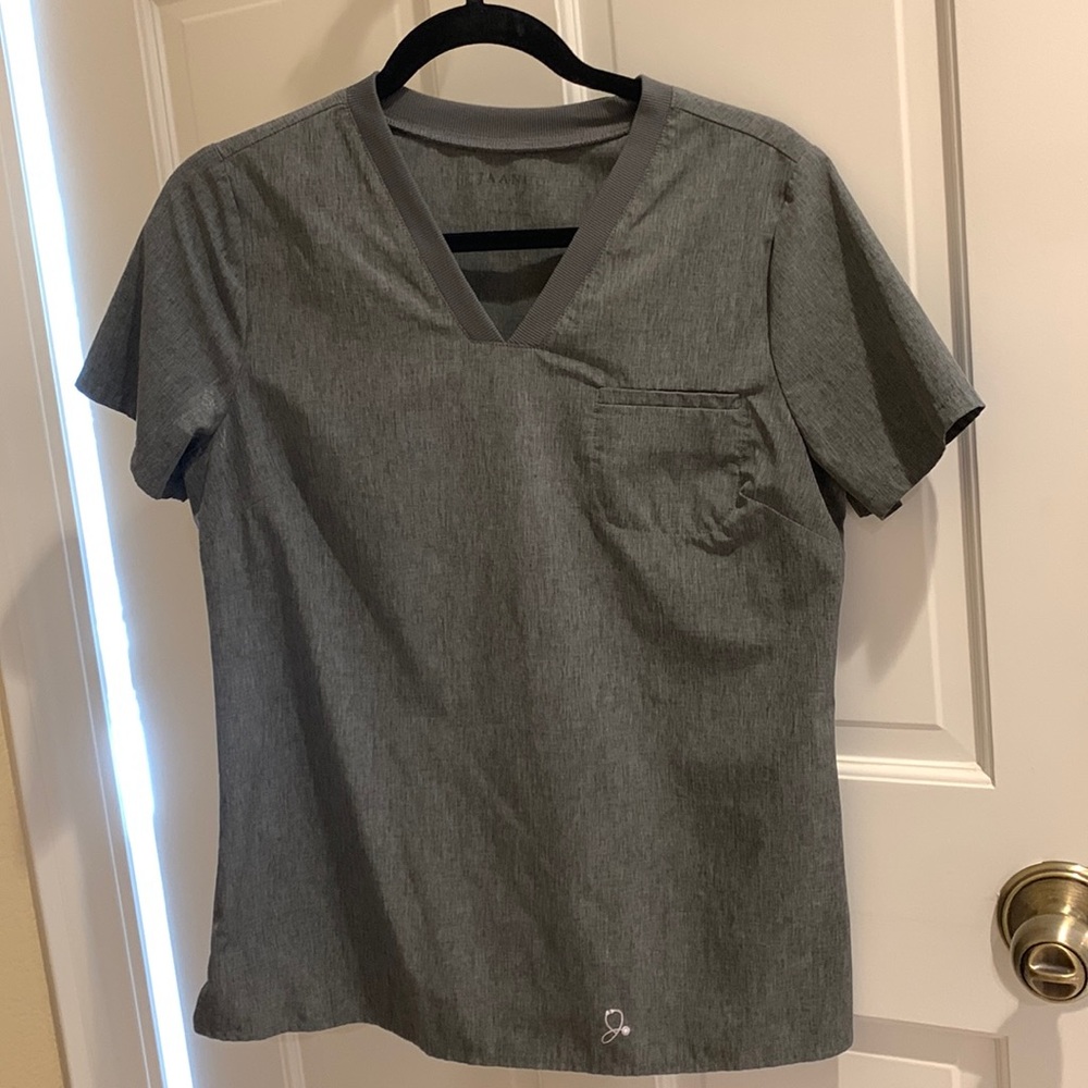 Jaanuu women’s one pocket scrub top